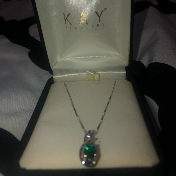 Diamond & Emerald Necklace - Picture 2 of 2